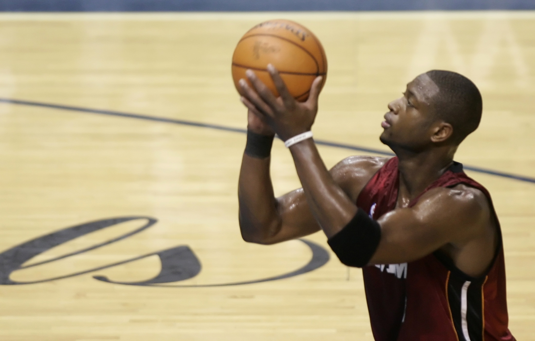 华体会网站-阿里纳斯：韦德每个休赛期都能学到新的东西 这就是赢家该做的