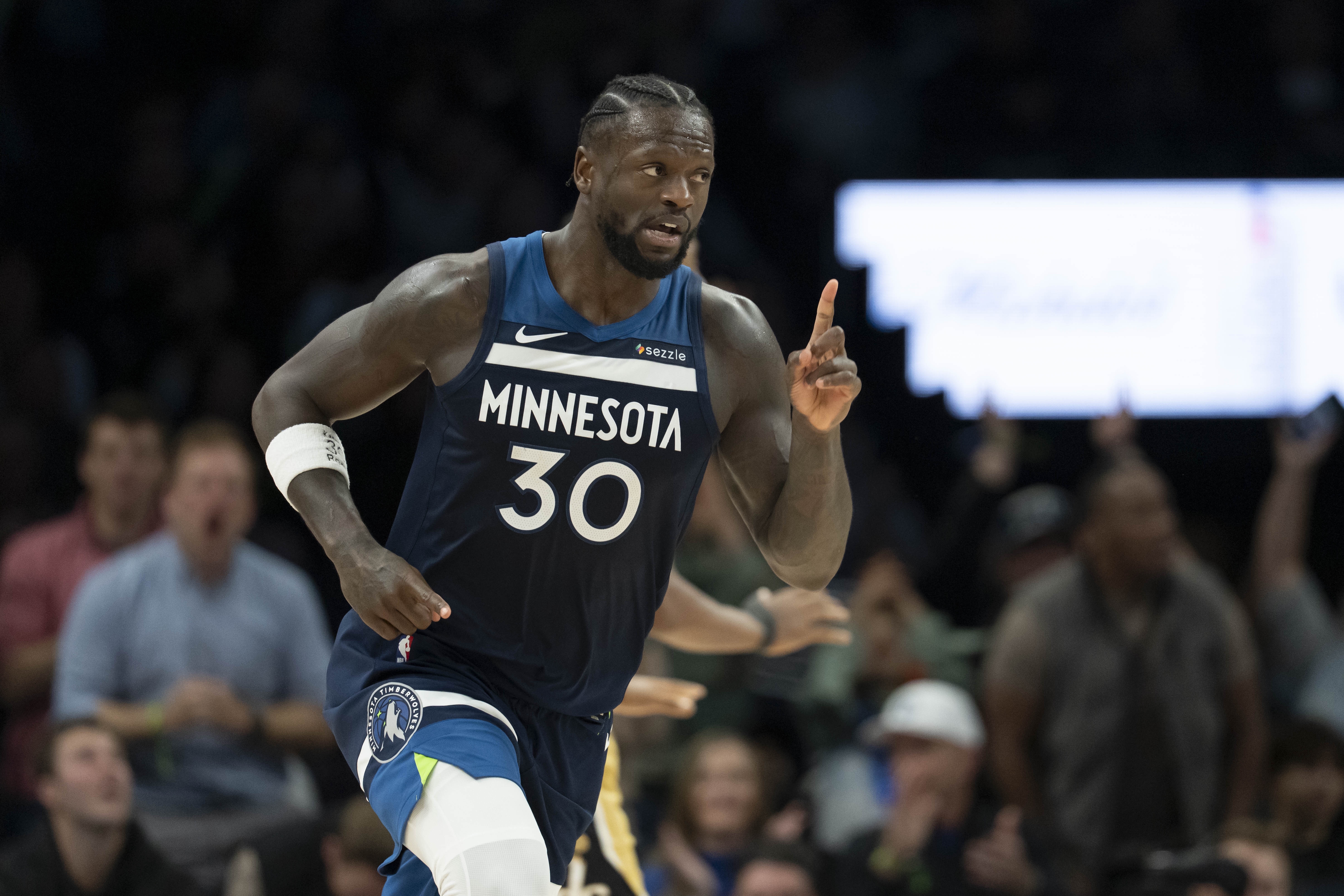 带队赢球！兰德尔14中9砍全场最高24分 三分4中3&amp;没有失误